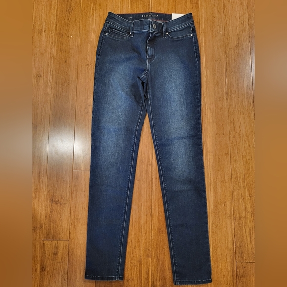 White House Black Market Denim - (NWT) White House Black Market jeans